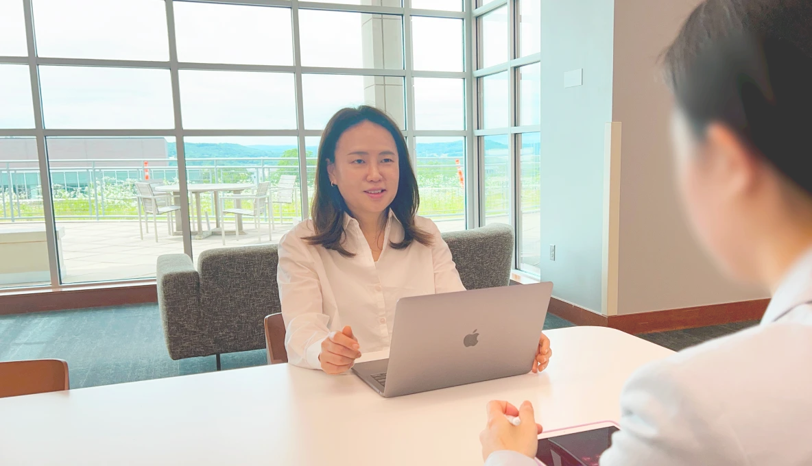 상담하고 있는 제니원장님 이미지