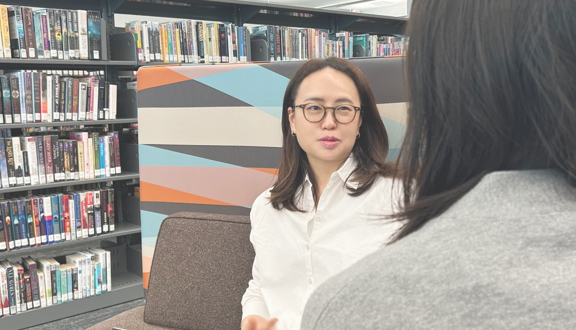 맞춤상담을 제공하고 있는 제니원장님 이미지