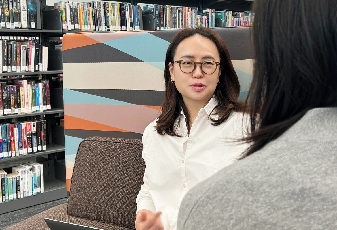 학생과 대면미팅중인 제니킴 대표님 이미지